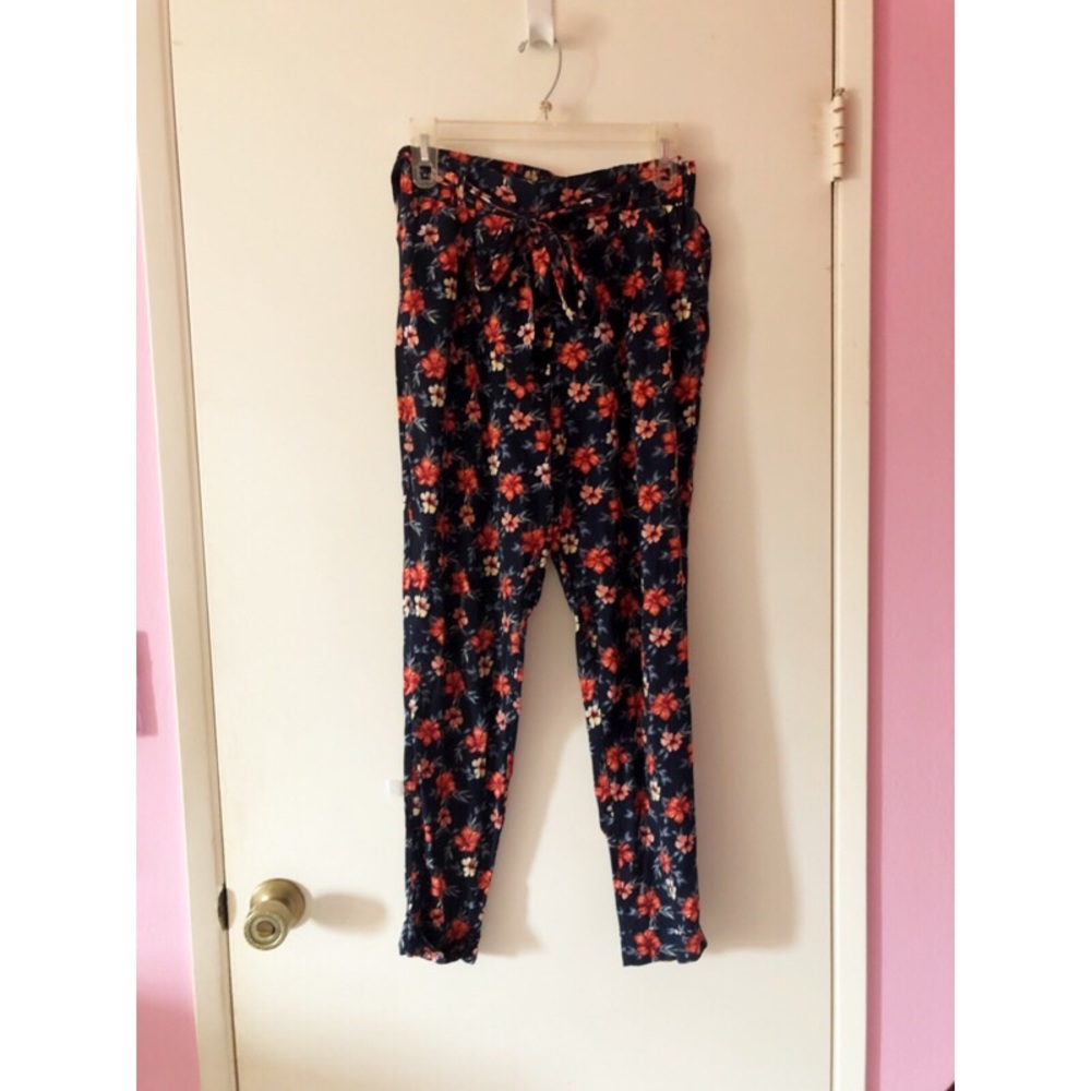 HIGH WAISTED HOLLISTER TROUSERS ❤️